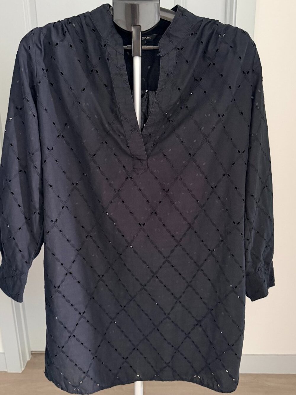 Banana Republic Sz Small Cotton Eyelet Long Sleeve Black Tunic Blouse Classic